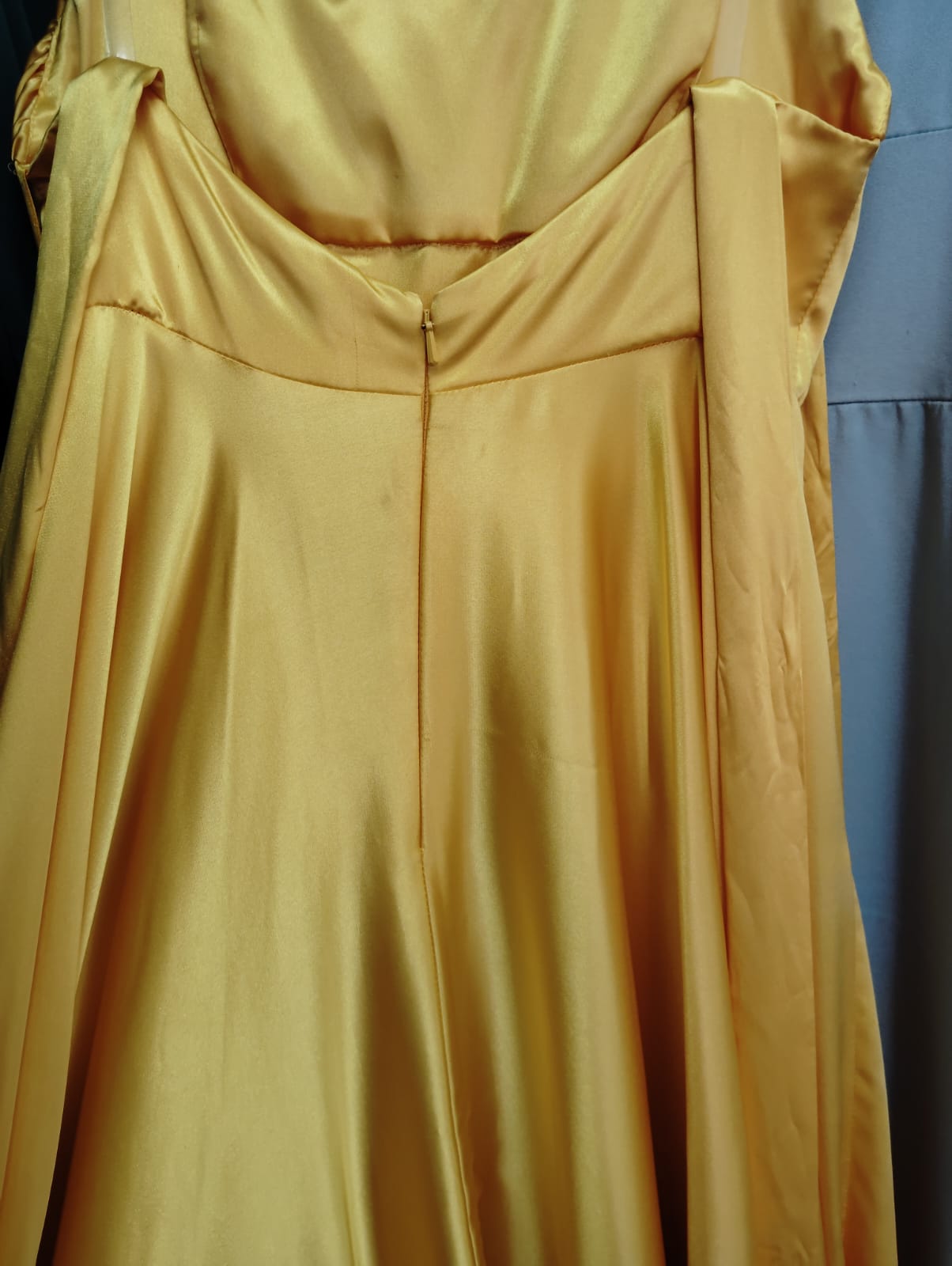 VESTIDO LARGO SATIN BELICE AMARILLO- CON DETALLE EN TELA