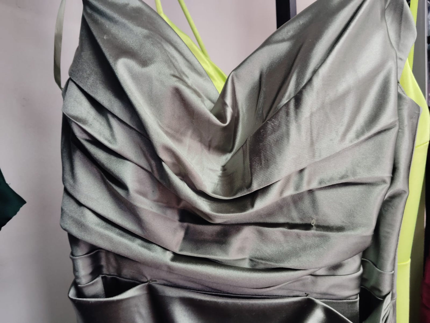 VESTIDO MENTA- CON DETALLE EN TELA