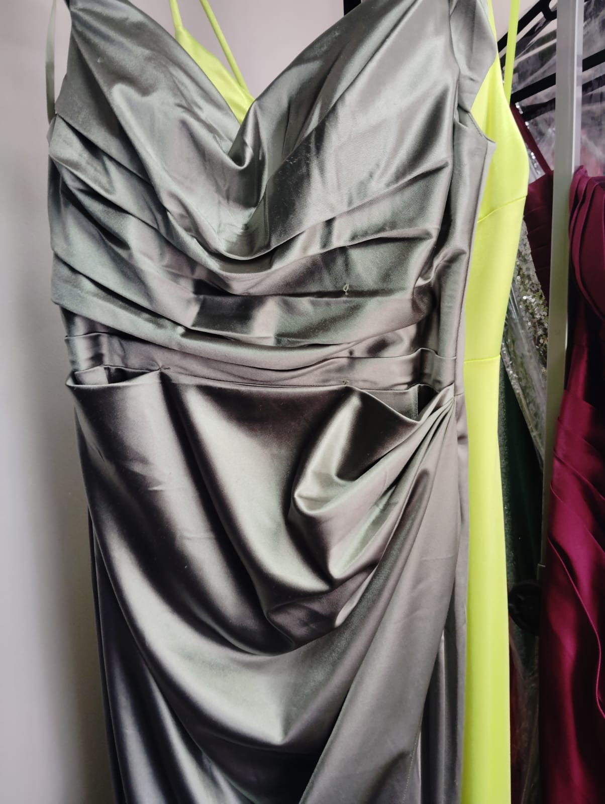 VESTIDO MENTA- CON DETALLE EN TELA