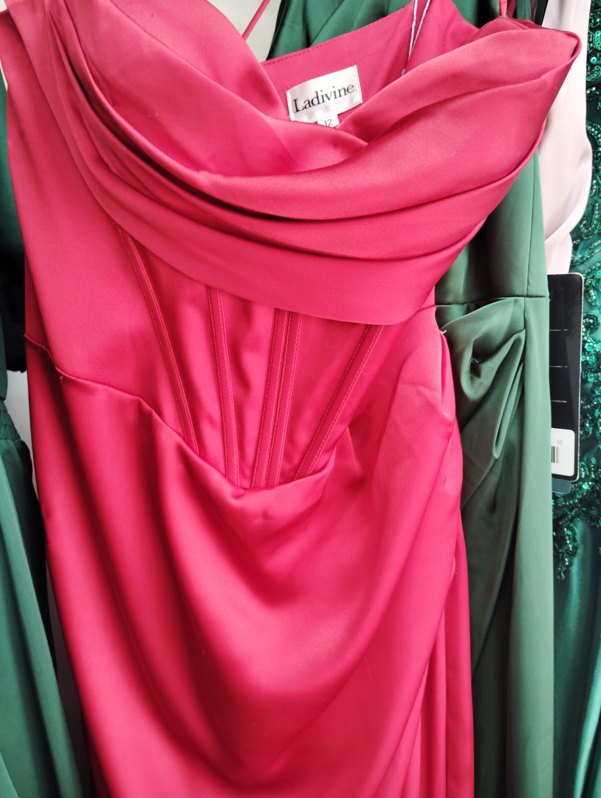 VESTIDO KRIS ROJO- CON DETALLE TELA