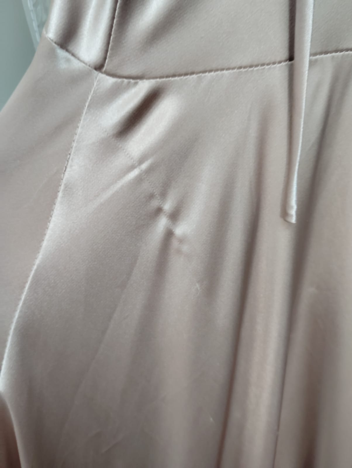 VESTIDO LARGO SATIN FLORA ROSADO- CON DETALLE EN TELA