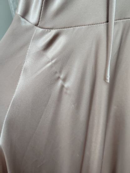 VESTIDO LARGO SATIN FLORA ROSADO- CON DETALLE EN TELA