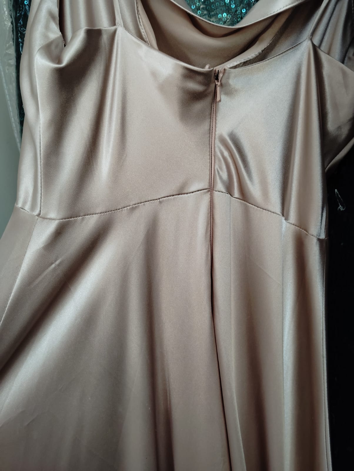 VESTIDO LARGO SATIN FLORA ROSADO- CON DETALLE EN TELA