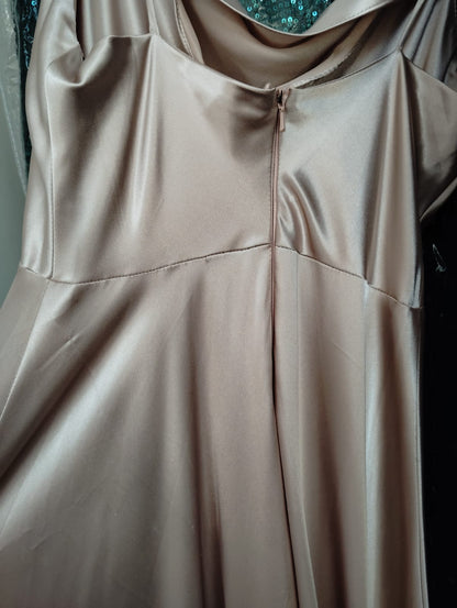 VESTIDO LARGO SATIN FLORA ROSADO- CON DETALLE EN TELA